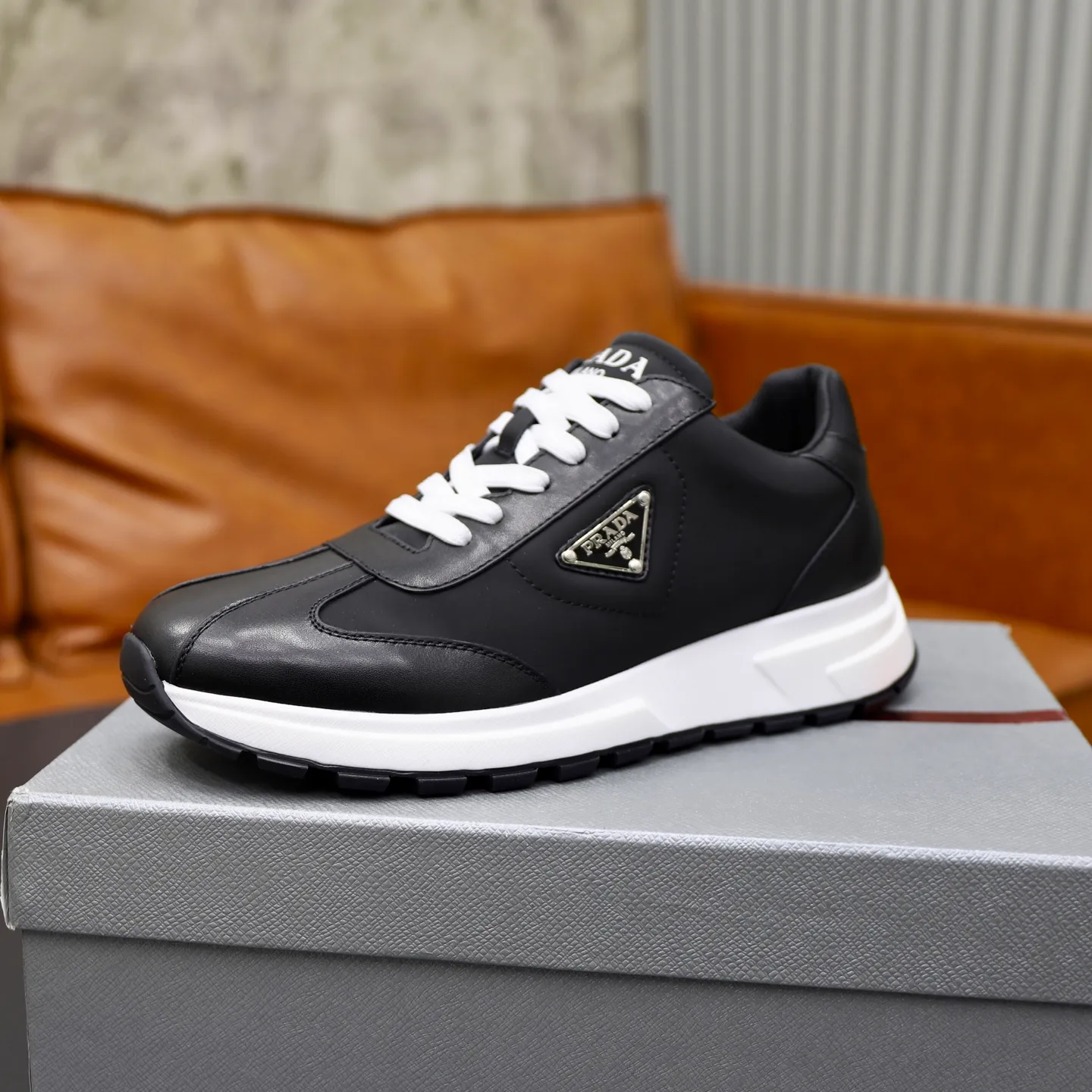 Ex-factory price: 580💰🙅‍♂️🙅‍♂️🙅‍♂️ Brand: PRADA Standard code: 38–44 (45 can be customized) Grade: Same as the official website Material: Original cowhide stitching Comfortable pig and cow lining Light and wear-resistant outsole Style category: Men's fashionable casual shoes and boots Running sneakers Distinguished luxury brand elements Top luxury Color: actual picture color